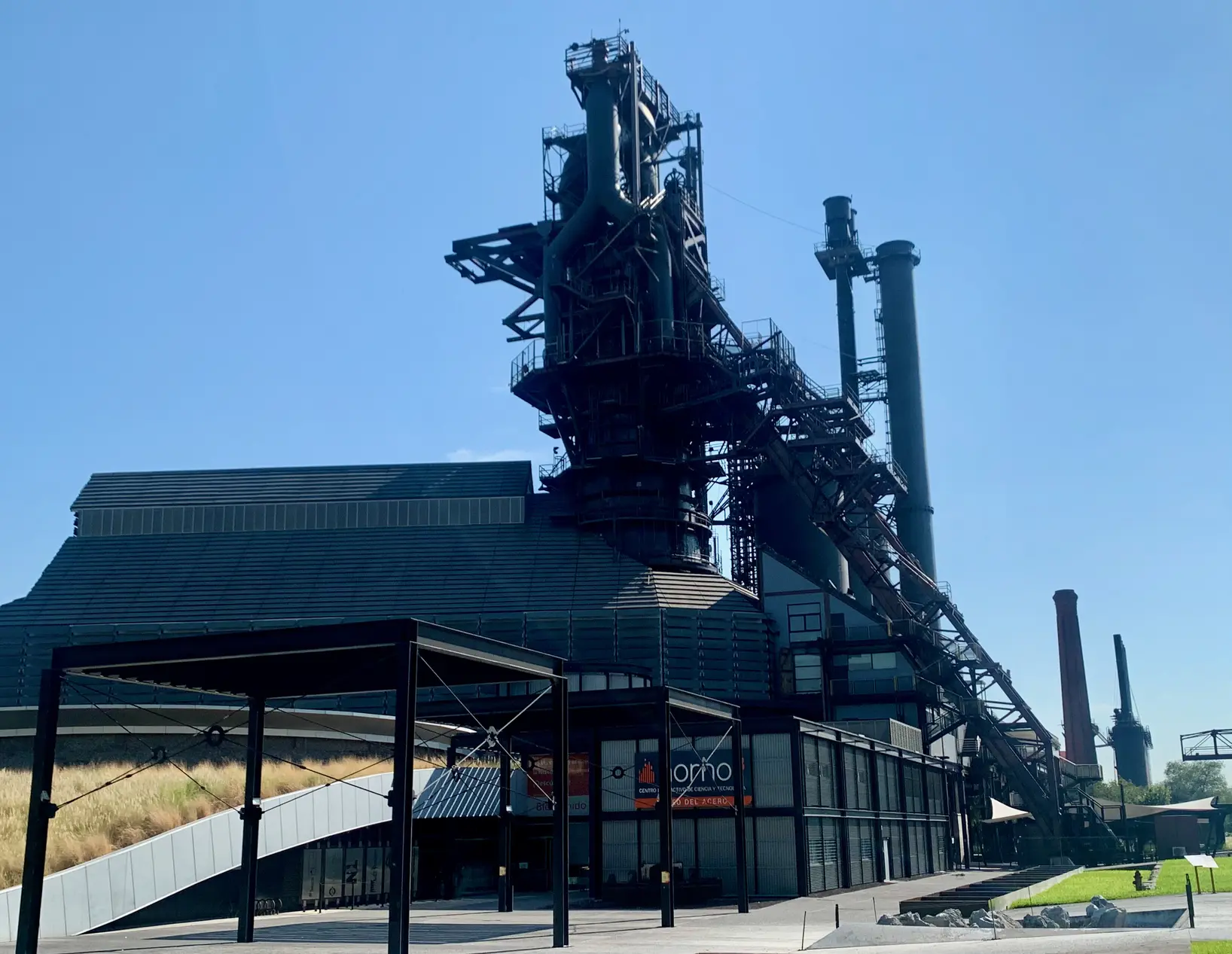 <p>第三号高炉(Horno 3 - 3rd Blast Furnace)。这里有官方提示游客在哪里拍照比较好看。</p>