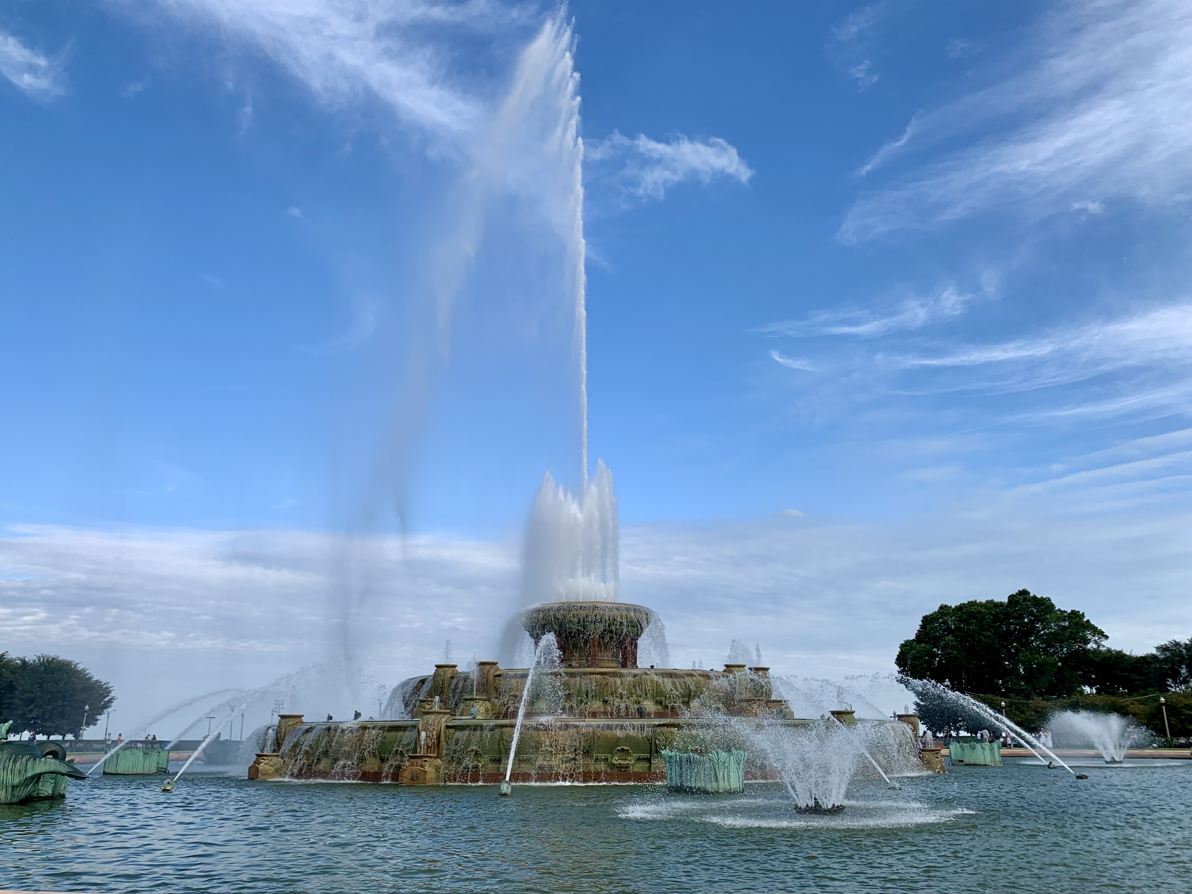 Buckingham Fountain,在 Grant Park 里